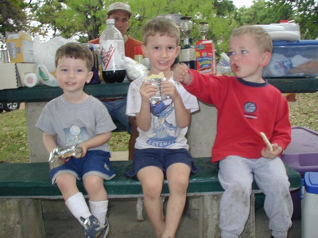 2003/04(April)/Camping/640x480_2003-04-06-camping-Pace-Bend-2-Dax-Chance-Vale.JPG