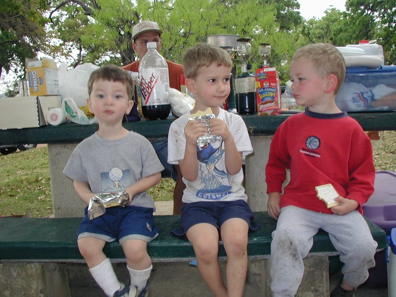 2003/04(April)/Camping/800x600_2003-04-06-camping-Pace-Bend-3-Dax-Chance-Vale.JPG
