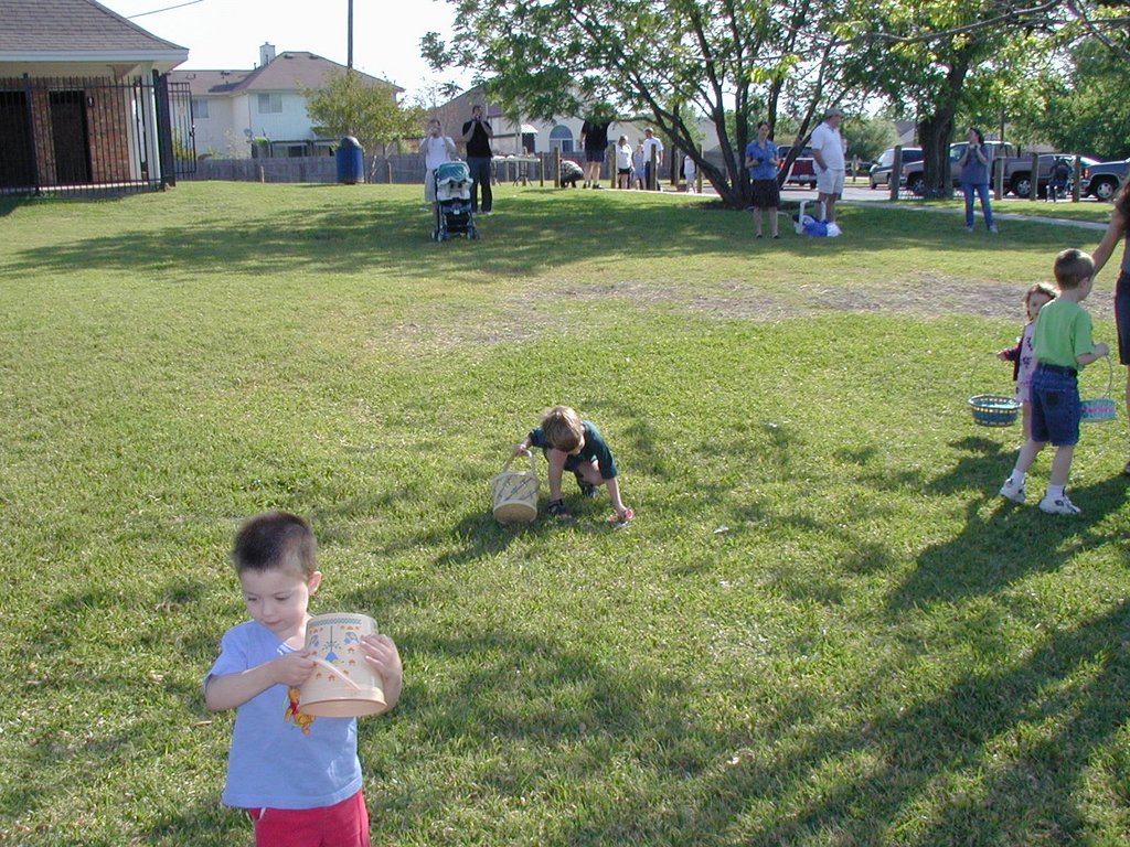 2003/04(April)/Easter/1024x768_2003-04-12-Easter-Egg-hunt-7-Windermere-Chance.JPG