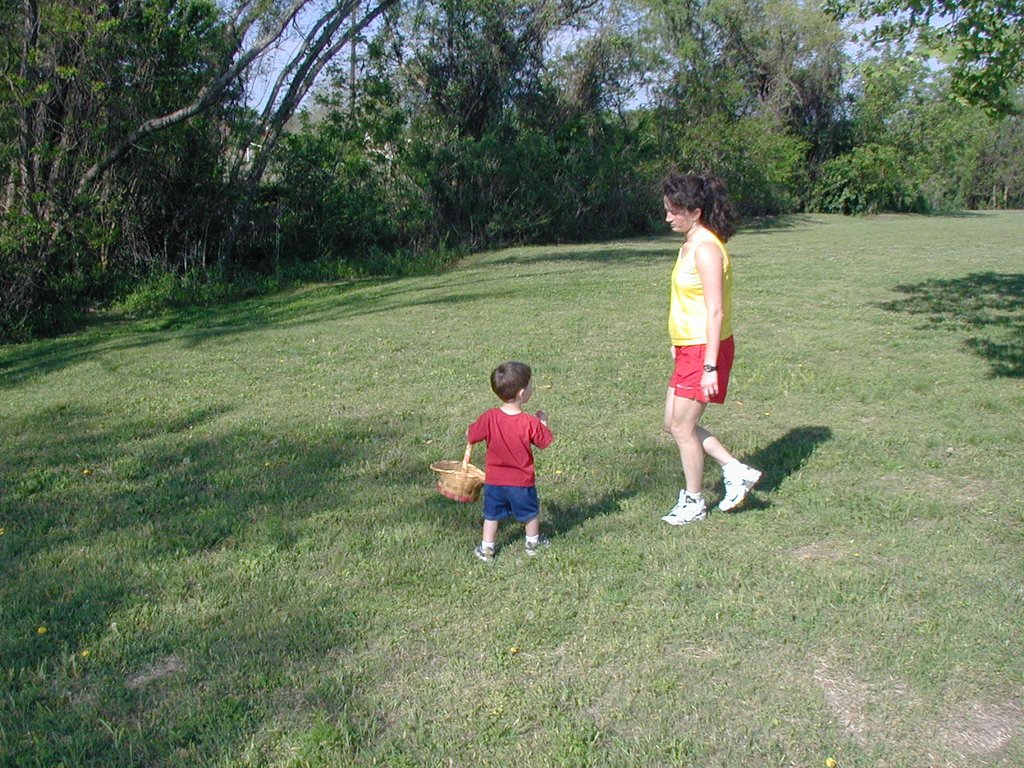 2003/04(April)/Easter/1024x768_2003-04-12-Easter-Egg-hunt-8-Windermere-Dax-Suzi.JPG