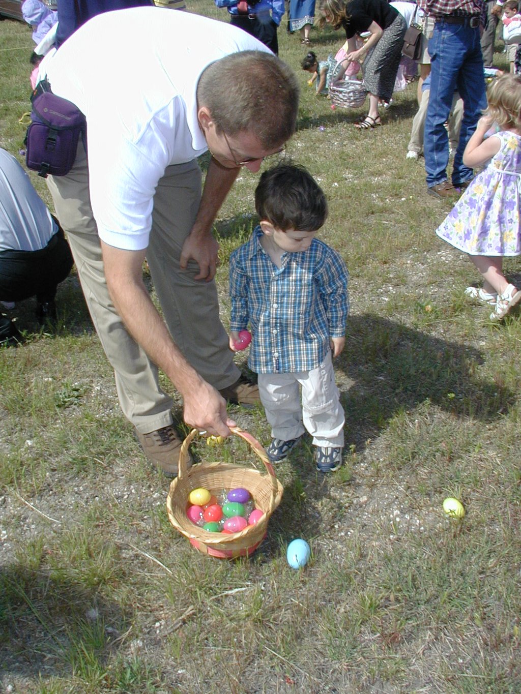 2003-04-20-Easter-day-17-church-hunt-Travis-Dax.JPG