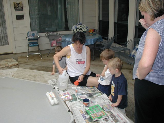 2003/04(April)/Easter/640x480_2003-04-13-Easter-08-dye-eggs-Chance-Dax-Suzi-Vale-Katie.JPG