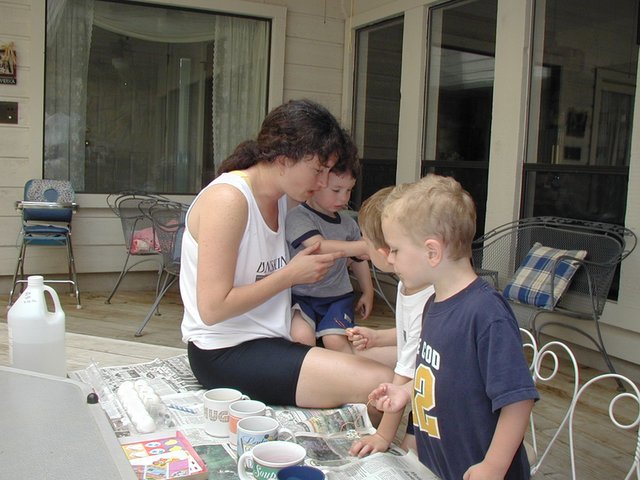 2003/04(April)/Easter/640x480_2003-04-13-Easter-11-dye-eggs-Chance-Dax-Suzi-Vale.JPG