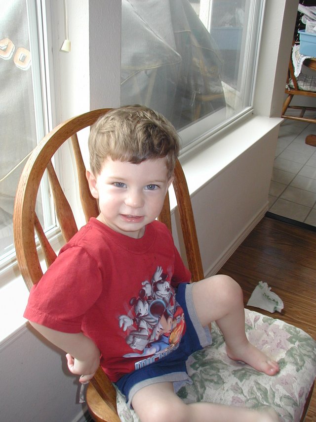 2003/04(April)/Easter/640x480_2003-04-19-dying-eggs-4-Dax.JPG
