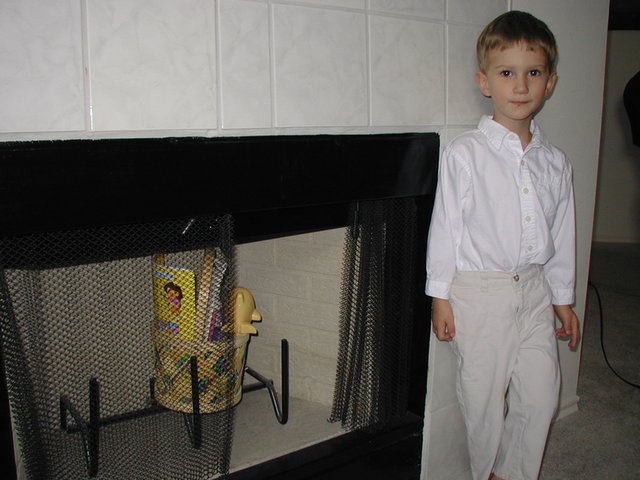 2003/04(April)/Easter/640x480_2003-04-20-Easter-day-01-Chance-found-basket.JPG