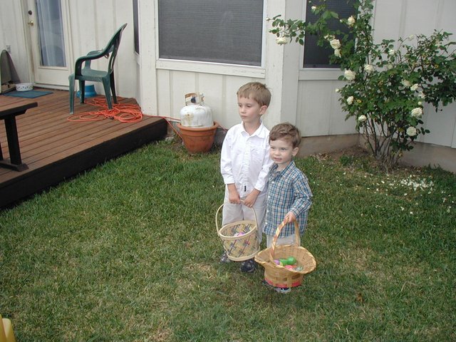 2003-04-20-Easter-day-34-home-hunt-Chance-Dax.JPG