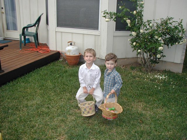 2003/04(April)/Easter/640x480_2003-04-20-Easter-day-35-home-hunt-Chance-Dax.JPG