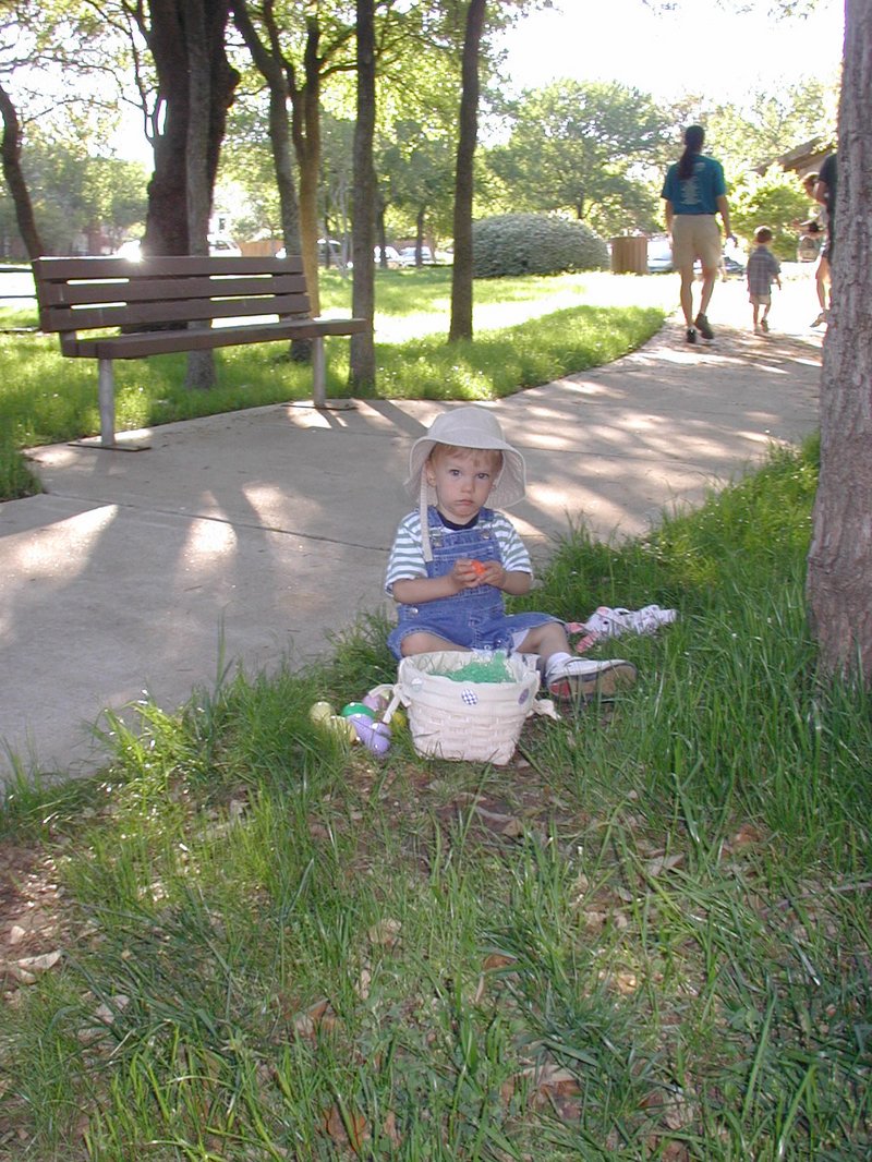 2003-04-12-Easter-Egg-hunt-10-Mothers-and-More-Jackson.JPG