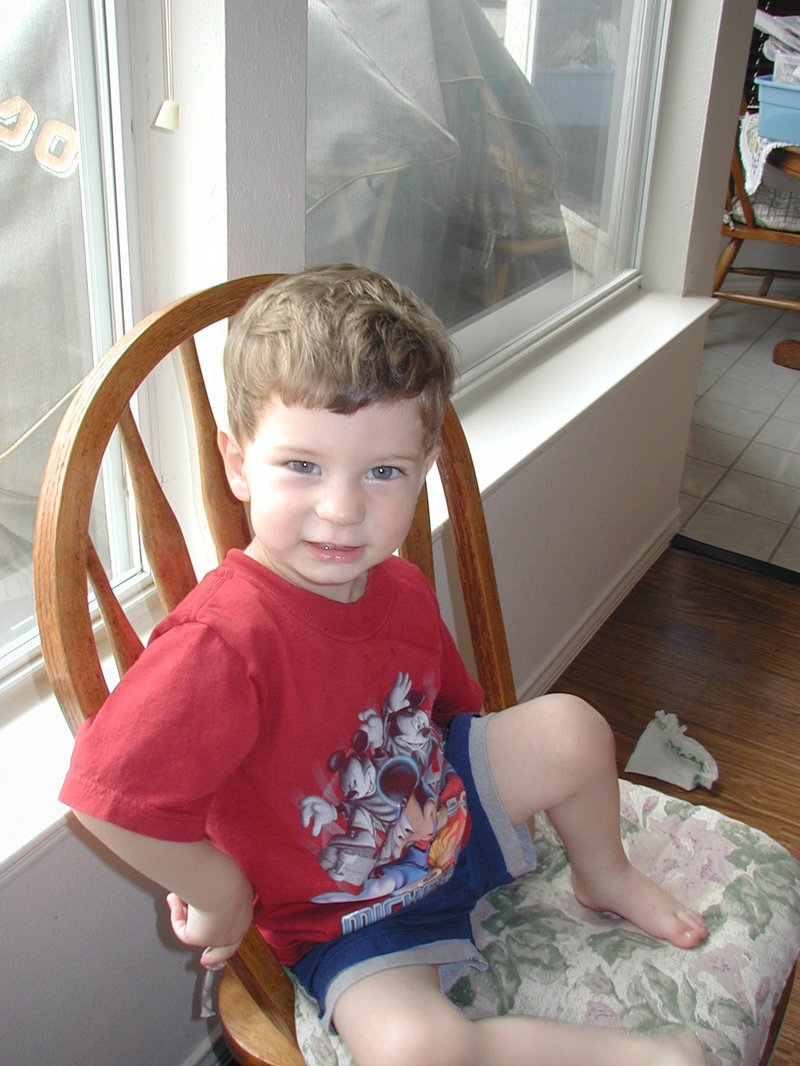 2003/04(April)/Easter/800x600_2003-04-19-dying-eggs-4-Dax.JPG