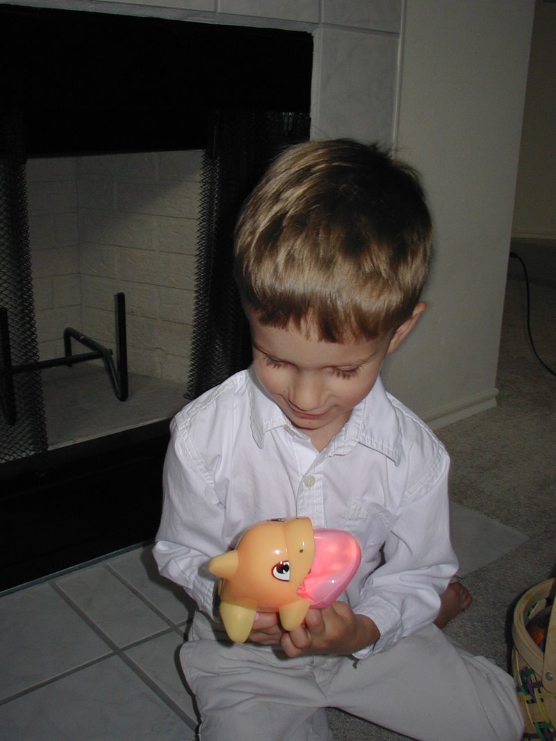 2003/04(April)/Easter/800x600_2003-04-20-Easter-day-05-Chance-flashlight.JPG