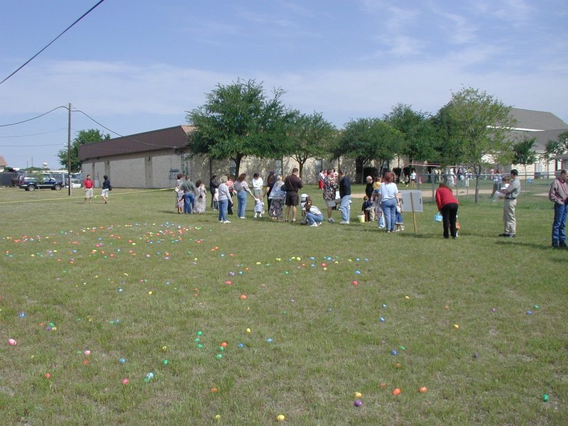 2003-04-20-Easter-day-12-church-hunt.JPG