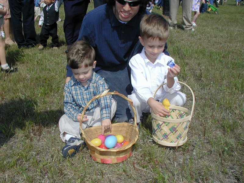 2003-04-20-Easter-day-22-church-hunt-Chance-Dax-Mark.JPG