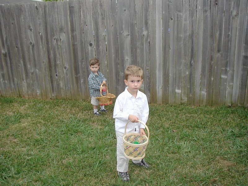 2003/04(April)/Easter/800x600_2003-04-20-Easter-day-29-home-hunt-Chance-Dax.JPG