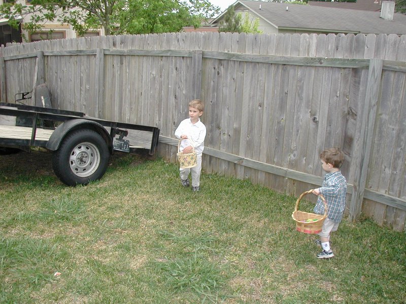 2003/04(April)/Easter/800x600_2003-04-20-Easter-day-31-home-hunt-Chance-Dax.JPG