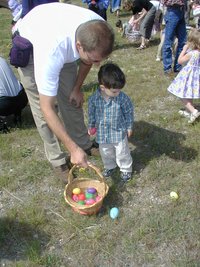 2003-04-20-Easter-day-17-church-hunt-Travis-Dax.JPG