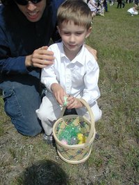 2003-04-20-Easter-day-21-church-hunt-Chance-Mark.JPG