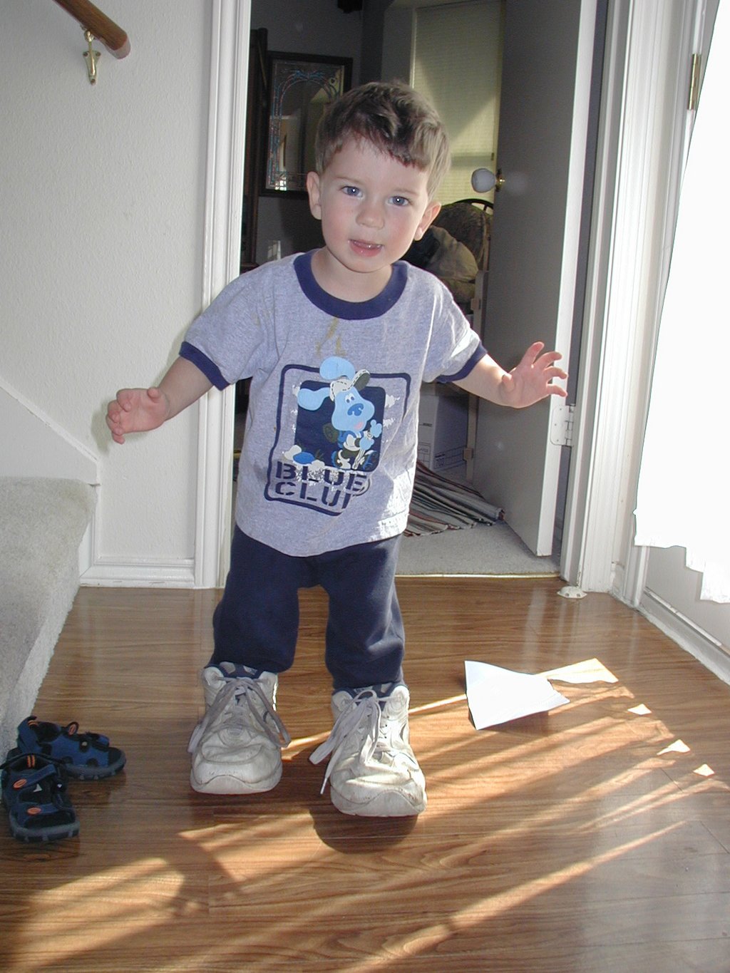 2003/04(April)/Misc/1024x768_2003-04-08-shoes-1-Dax.JPG