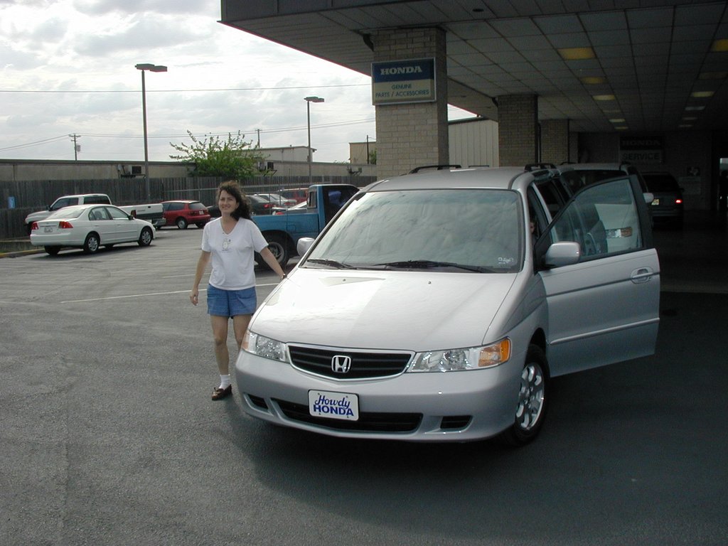 2003/04(April)/Misc/1024x768_2003-04-15-Honda-Odyssey-3-Suzi.JPG