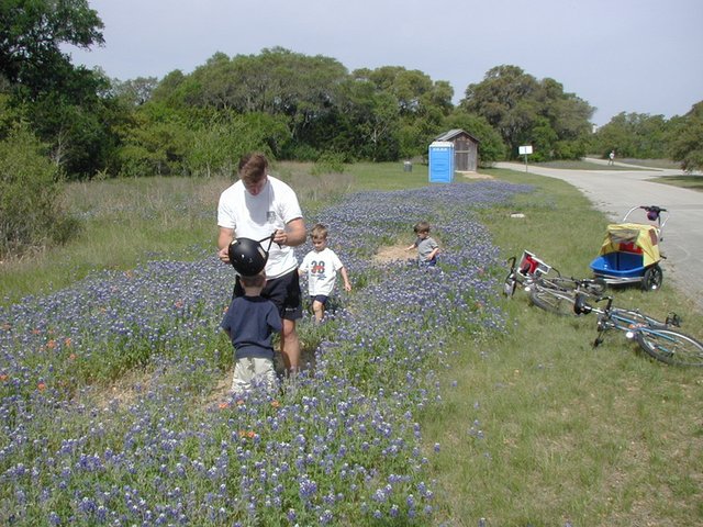 2003-04-13-Blue-Bonnets-01-Veloway-Chance-Vale-Dax-Justin.JPG
