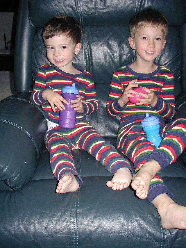 2003-04-29-Chance-Dax-1-PJs.JPG