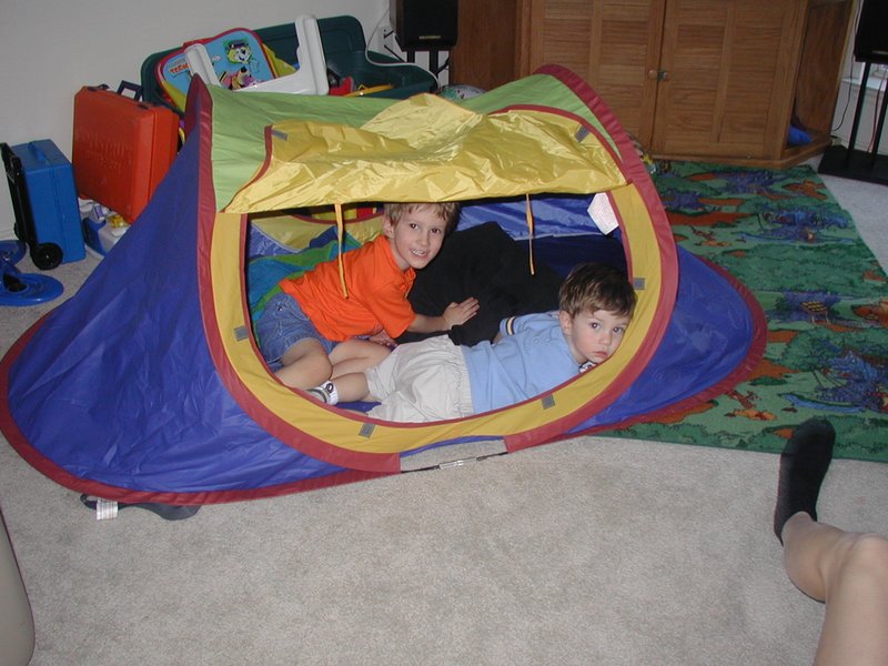2003/04(April)/Misc/800x600_2003-03-23-Tent-Chance-Dax-1.JPG