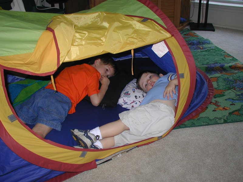 2003/04(April)/Misc/800x600_2003-03-23-Tent-Chance-Dax-2.JPG
