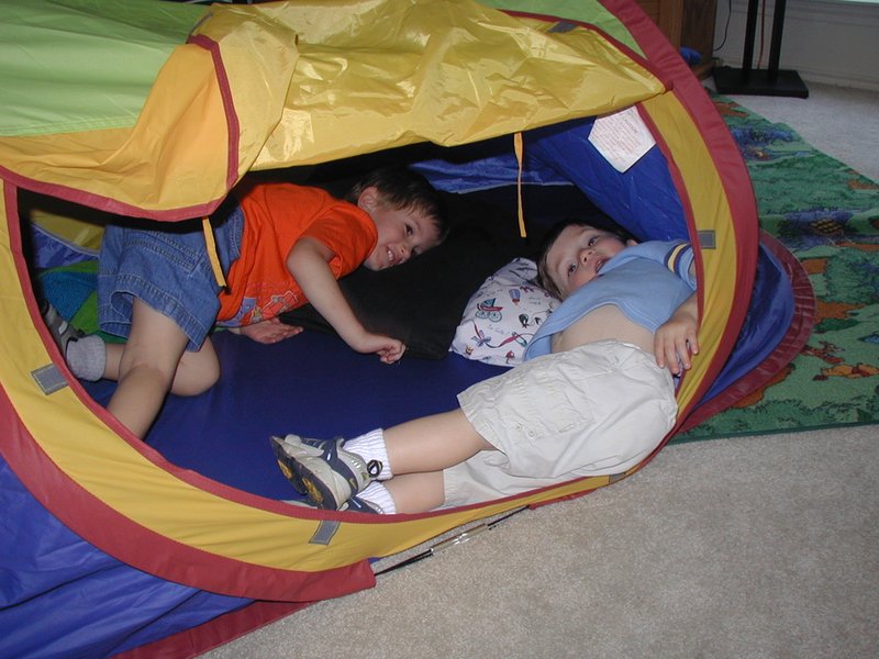 2003/04(April)/Misc/800x600_2003-03-23-Tent-Chance-Dax-3.JPG