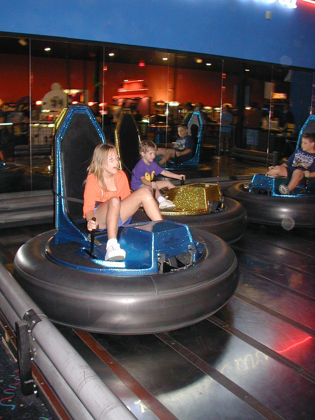 2003-05-07-Dax-Bday-14-GattiTown-Aaron-bumper-cars.JPG