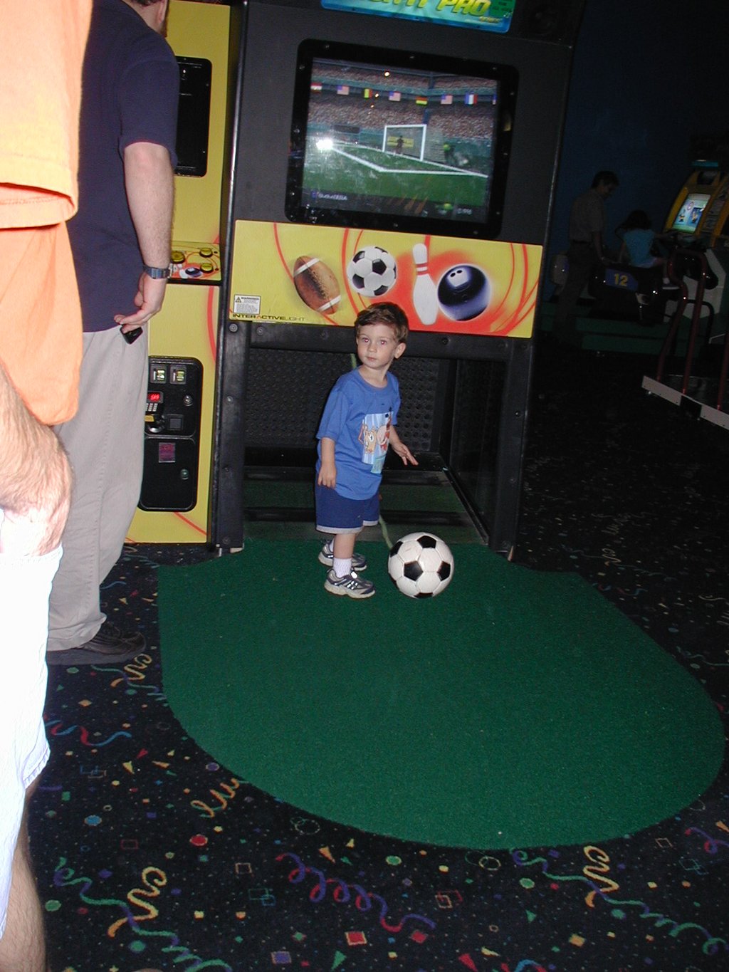 2003/05(May)/Dax-Bday/1024x768_2003-05-07-Dax-Bday-22-GattiTown-soccer.JPG