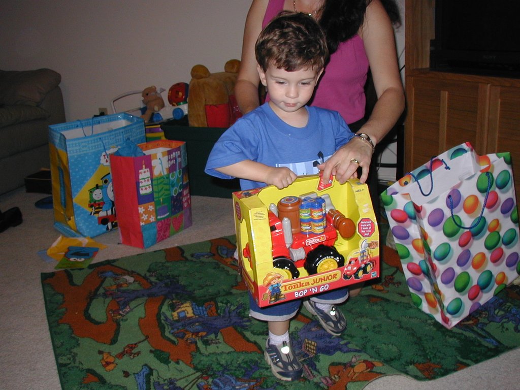 2003-05-07-Dax-Bday-40-GattiTown.JPG