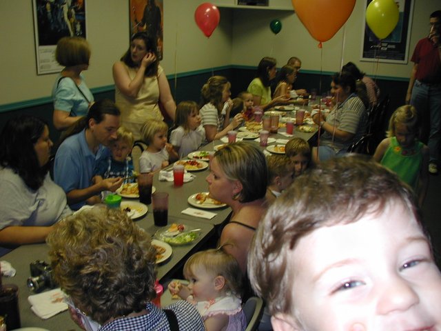 2003/05(May)/Dax-Bday/640x480_2003-05-07-Dax-Bday-04-GattiTown.JPG