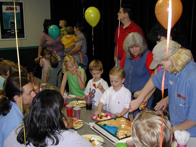 2003/05(May)/Dax-Bday/640x480_2003-05-07-Dax-Bday-09-GattiTown.JPG