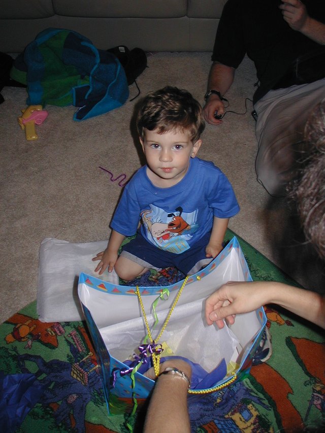 2003/05(May)/Dax-Bday/640x480_2003-05-07-Dax-Bday-28-GattiTown.JPG