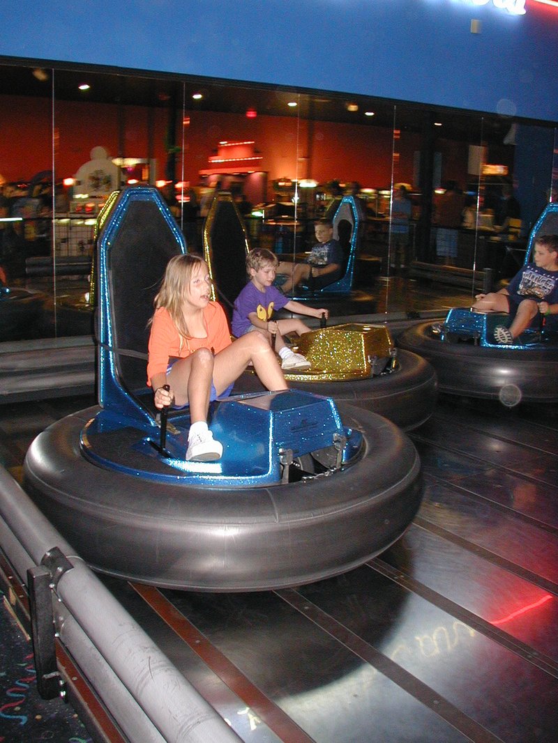 2003-05-07-Dax-Bday-14-GattiTown-Aaron-bumper-cars.JPG