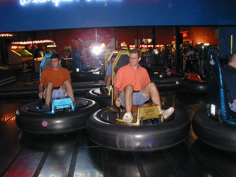 2003-05-07-Dax-Bday-20-GattiTown-Stan-Travis-bumper-cars.JPG