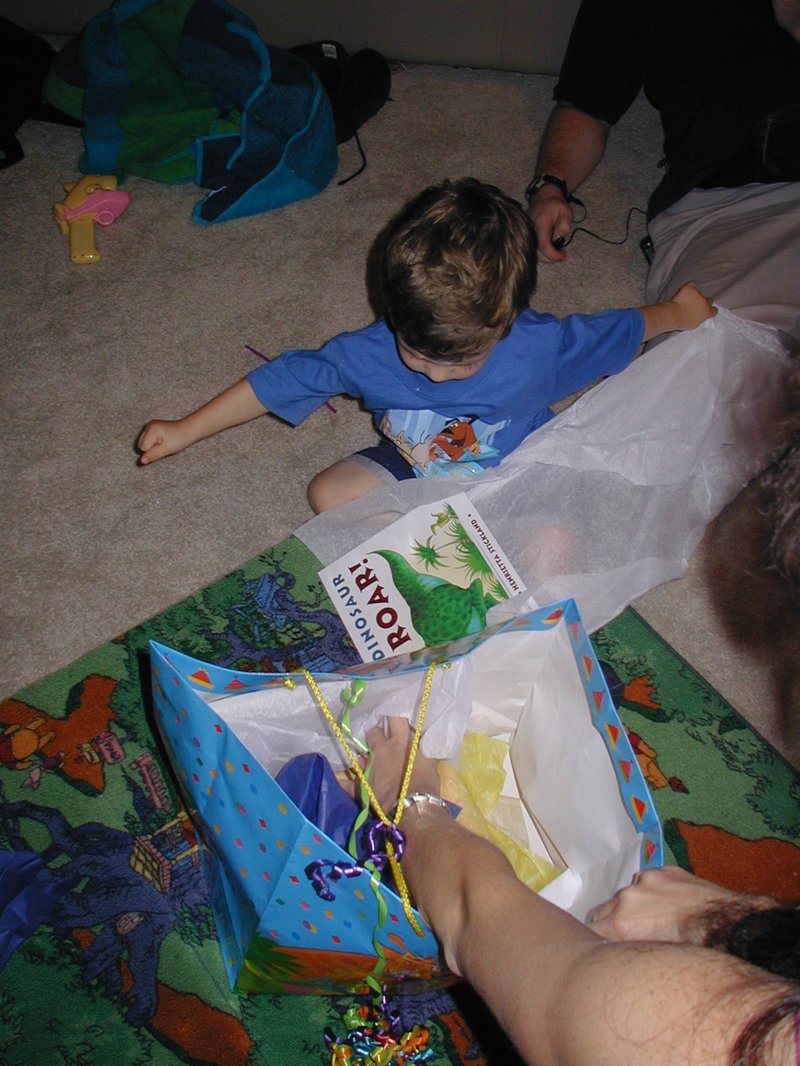 2003-05-07-Dax-Bday-29-GattiTown.JPG