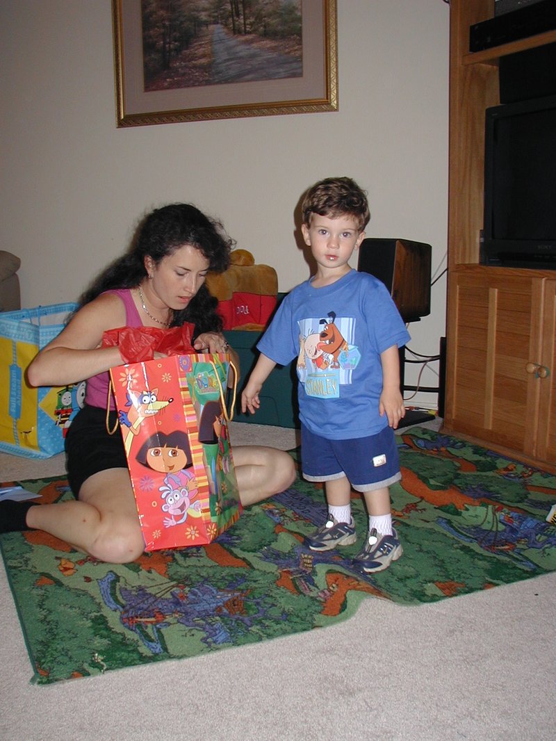 2003-05-07-Dax-Bday-36-GattiTown.JPG