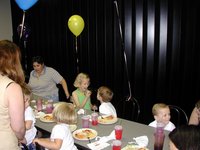 2003-05-07-Dax-Bday-06-GattiTown.JPG