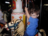 2003-05-07-Dax-Bday-13-GattiTown-mery-go-round.JPG