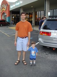 2003-05-07-Dax-Bday-27-GattiTown-Stan.JPG