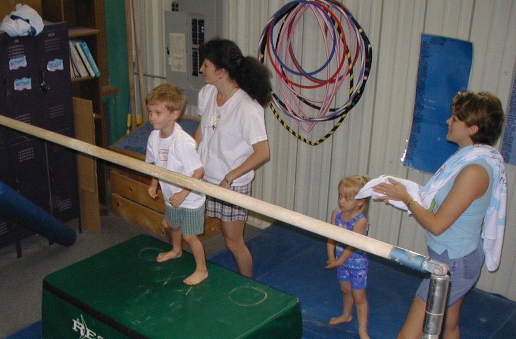 2003/05(May)/Gymnastics/1024x768_2003-05-10-Chance-Gymnastics-show-07.JPG