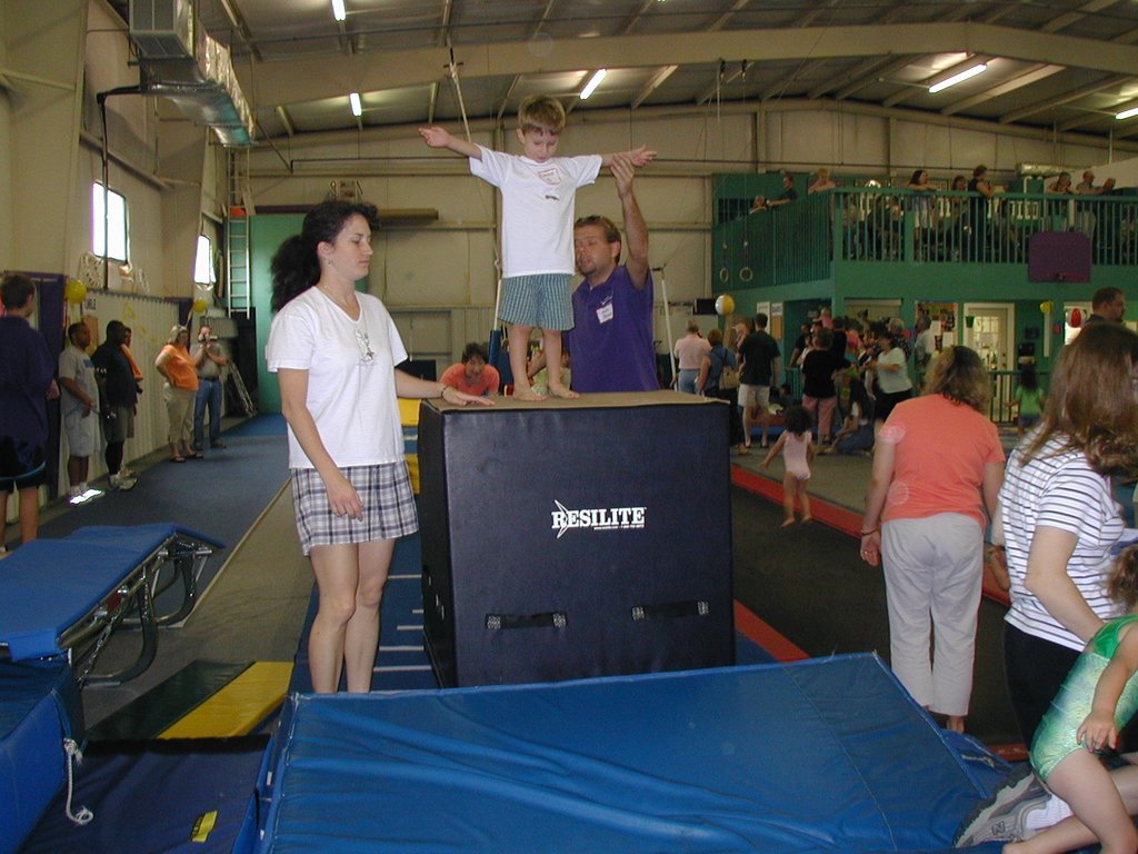 2003/05(May)/Gymnastics/1024x768_2003-05-10-Chance-Gymnastics-show-29.JPG