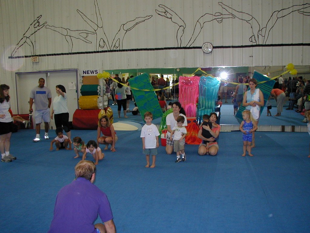 2003/05(May)/Gymnastics/1024x768_2003-05-10-Chance-Gymnastics-show-35.JPG