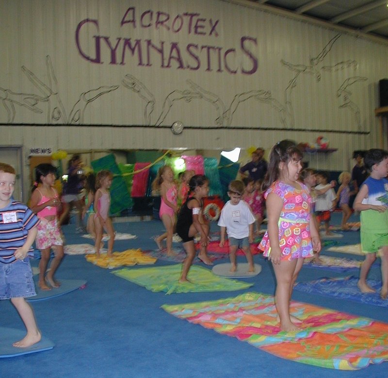 2003-05-10-Chance-Gymnastics-show-04.JPG