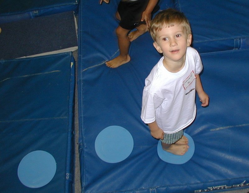 2003/05(May)/Gymnastics/800x600_2003-05-10-Chance-Gymnastics-show-06.JPG