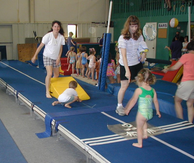 2003/05(May)/Gymnastics/800x600_2003-05-10-Chance-Gymnastics-show-28.JPG