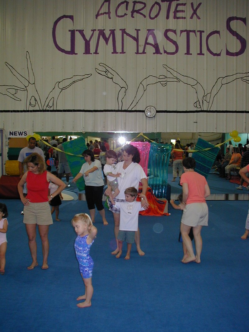 2003/05(May)/Gymnastics/800x600_2003-05-10-Chance-Gymnastics-show-33.JPG