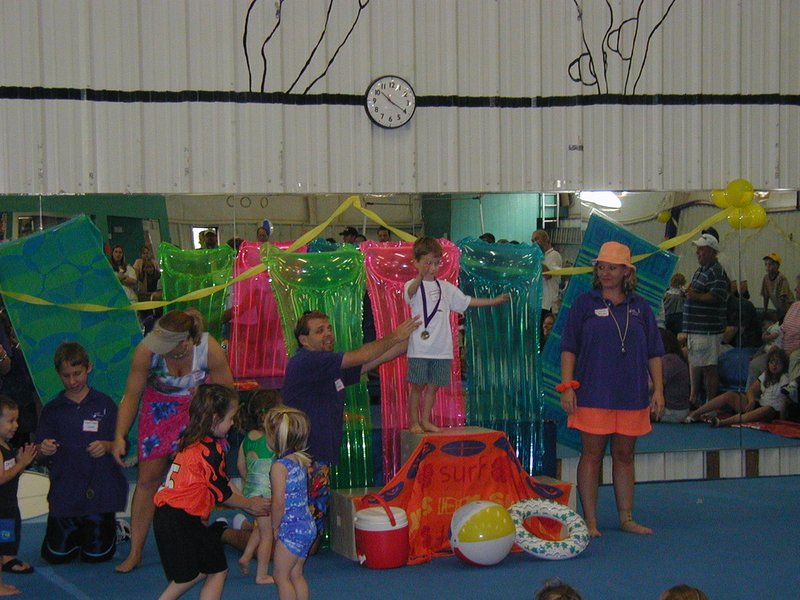 2003/05(May)/Gymnastics/800x600_2003-05-10-Chance-Gymnastics-show-38.JPG