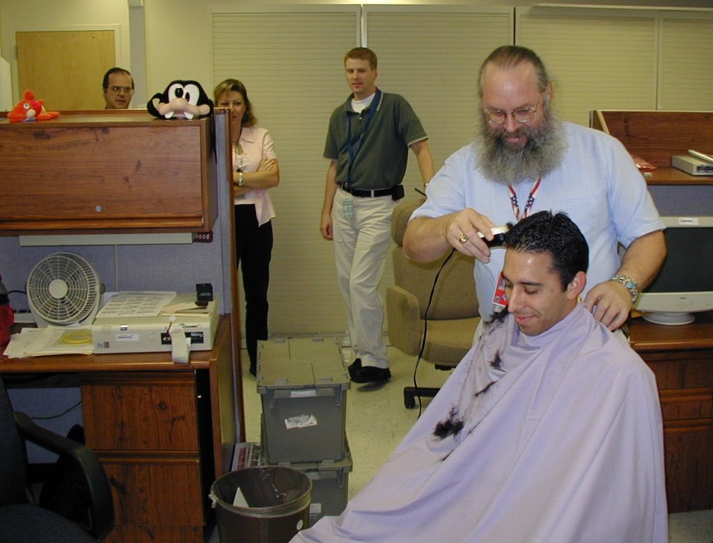 2003/05(May)/Haircuts/1024x768_2003-05-08-Haircut-04-Mark.JPG