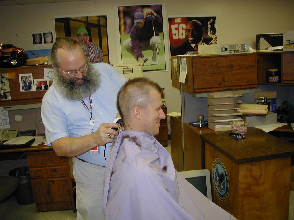 2003/05(May)/Haircuts/1024x768_2003-05-08-Haircut-10-Travis-Larry.JPG